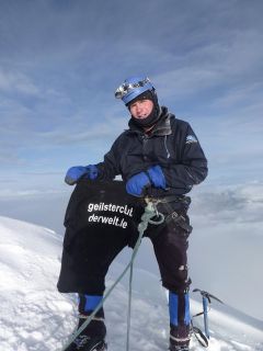 Das Bergsteigerfoto ist in 6088 Meter Höhe aus Bolivien geschossen auf dem Huayna Potosi.